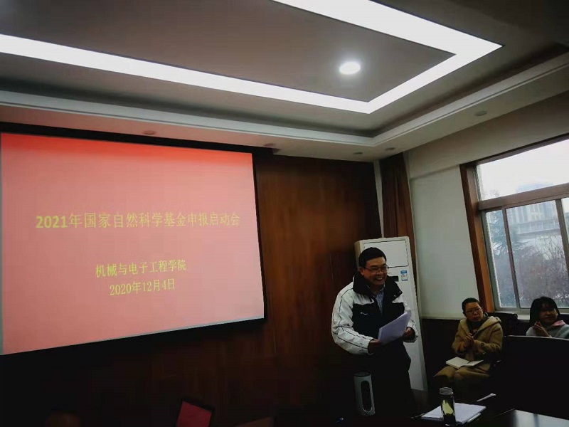 王院长主持启动会.jpg